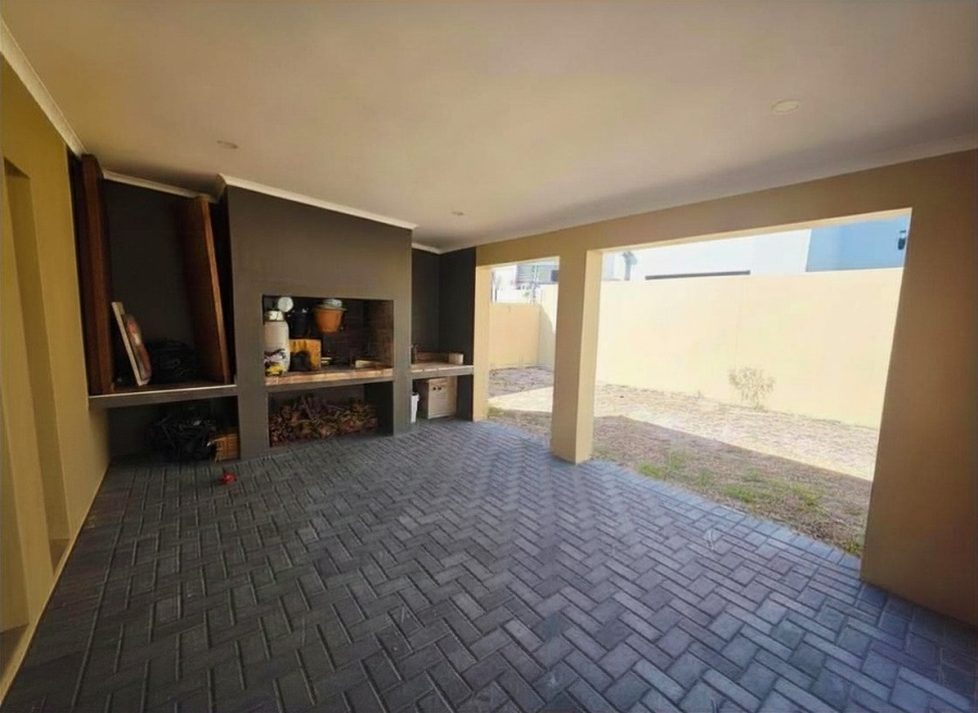 To Let 5 Bedroom Property for Rent in Sandown Western Cape